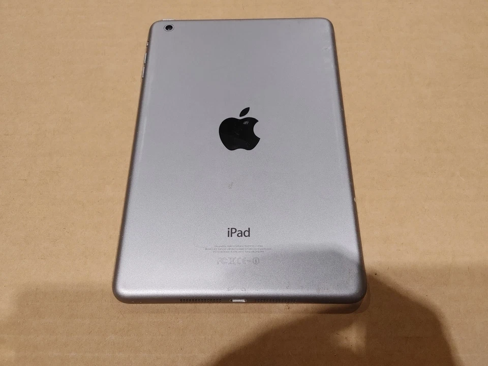 Apple iPad Mini 1st Generation Black 16GB Power Tested - Fair - Image 2 of 4