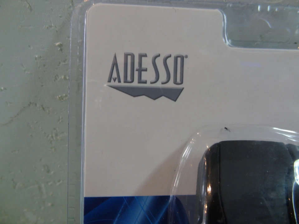 NEW Adesso iMouse S200B - Bluetooth Ergo Mini Scroll Mouse - Image 2 of 4