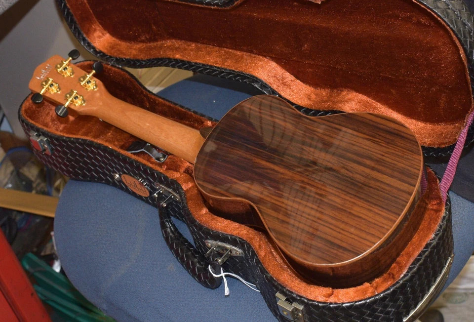 LULU S2A SOPRANO UKULELE & CASE - Image 4 of 4