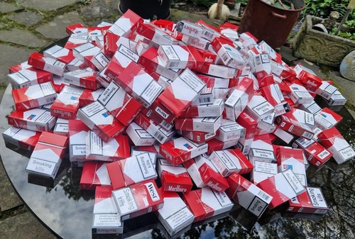 250 leere Zigarettenschachteln ohne abschreckende Bilder rot/weiß Schachtelkranz - Bild 3 von 6