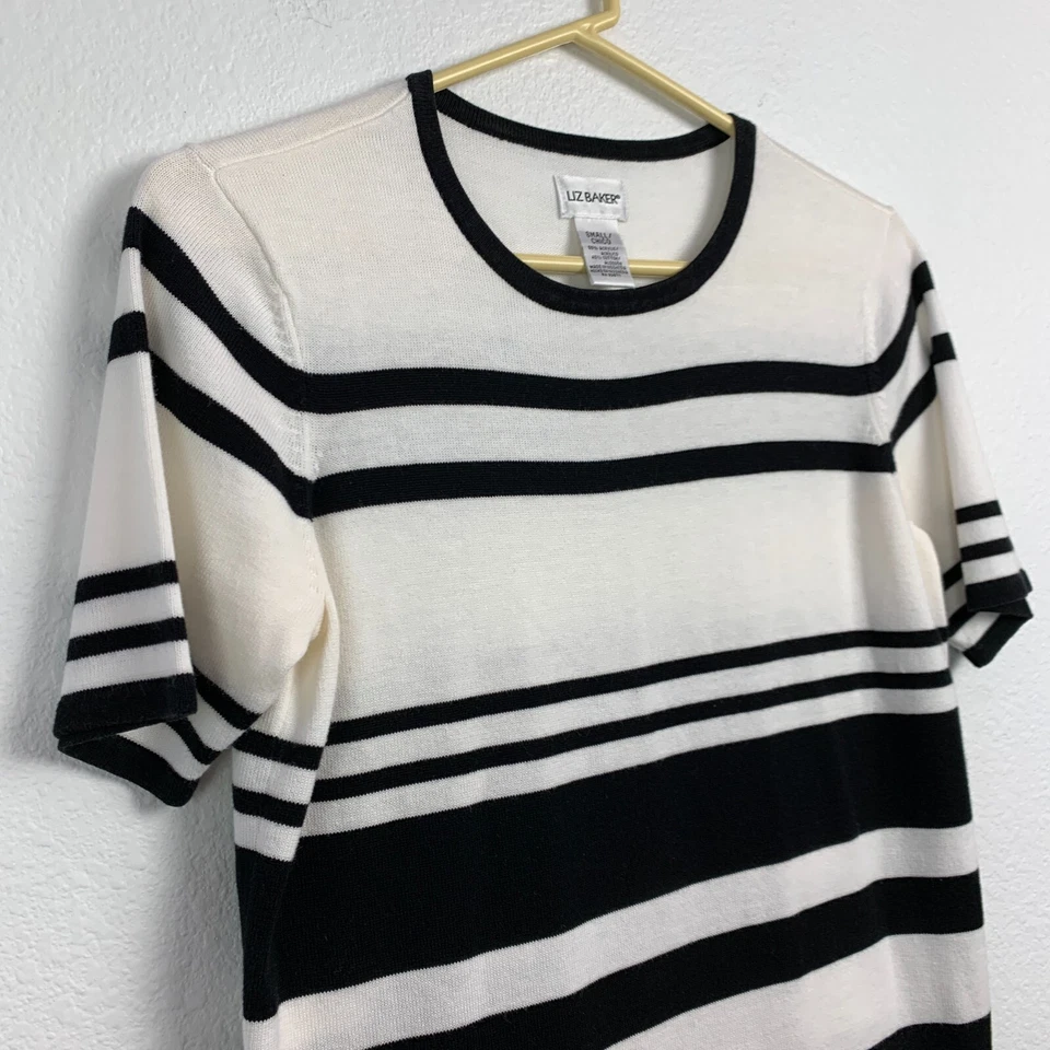 Camisa Suéter Liz Baker Negra Blanca Manga Corta Tejida Mujer Pequeña Foto 2 de 4