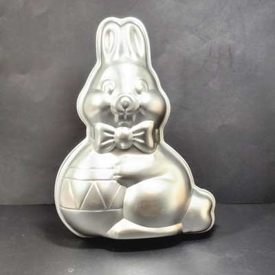 Wilton Cake Pan 3D Easter Bunny Rabbit Egg 1984 Holiday  Mold 502-3452 