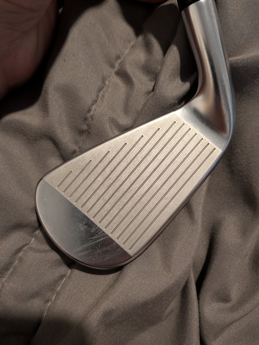 Right Srixon ZX 2 Utility iron.18.graphite recoil 95 f4 stiff
