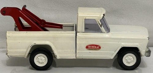 Vintage 1960 Tonka White & Red Metal Mini Jeep Pickup Wrecker Tow Truck