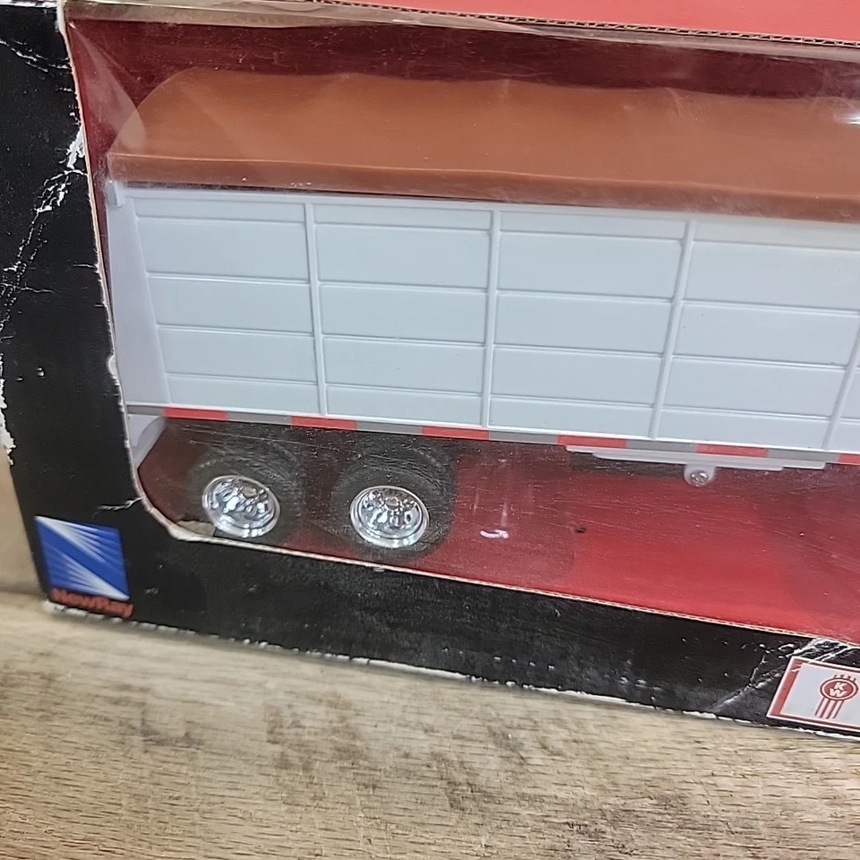 NEW RAY Longhauler KENWORTH W900 Semi Truck & Trailer 1:43 Scale Red / WHITE - Image 4 of 4