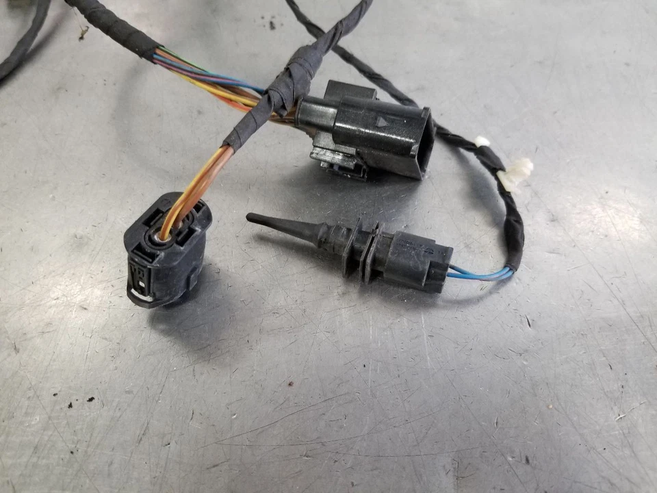 BMW 640I GT 18 2018 OEM PARACHOQUES DELANTERO SENSORES Y ARNÉS CON SOLO AMBIENTE   Foto 3 de 4