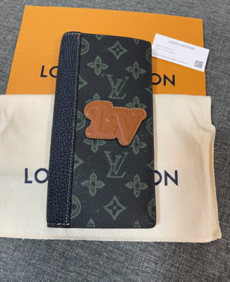 Louis Vuitton Brazza Wallet M81807 green long wallet Leather Patch