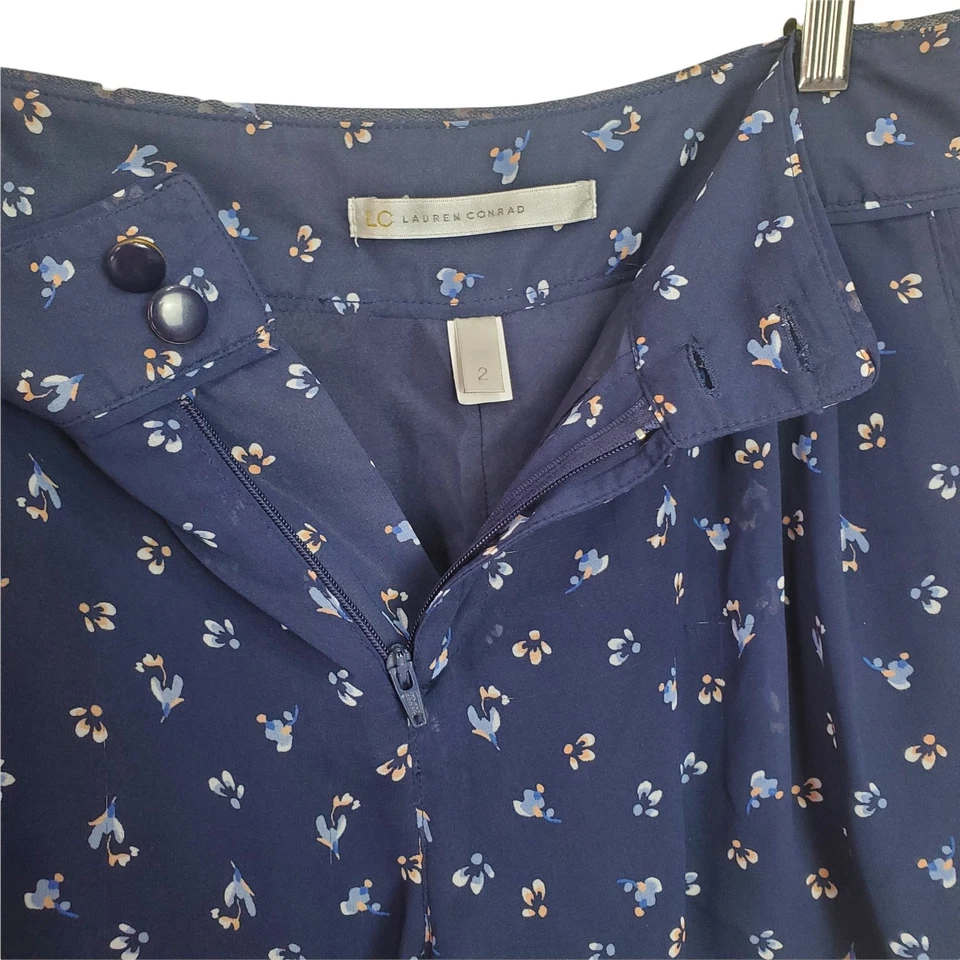 Pantalones Cortos para Mujer LC LAUREN CONRAD 2 Florales Azul Marino Transparente Gasa Tiro Alto Plisados Foto 4 de 4