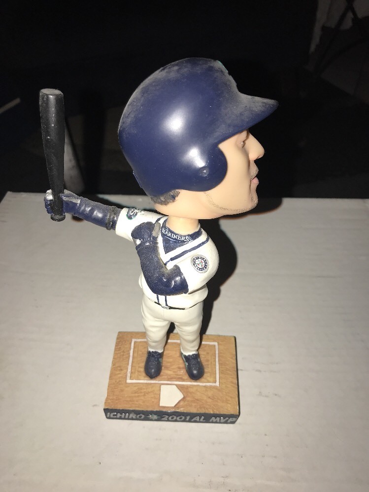 ICHIRO BOBBLE HEAD 2001 MVP SEATTLE MARINERS STADIUM GIVE