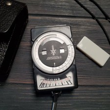 Leningrad 8 Soviet Exposure Meter Analogue Light Meter Vintage.