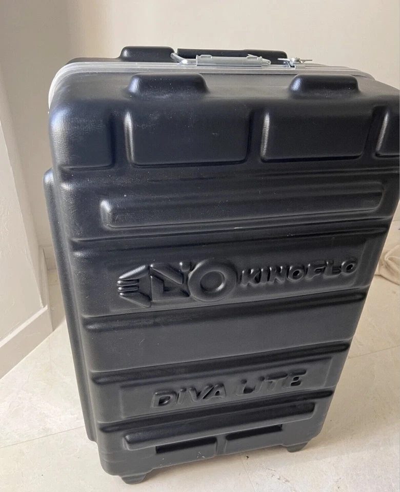 Video Photo continuous lighting The Kino Flo Diva-Lite 415 Kit - Image 2 of 4