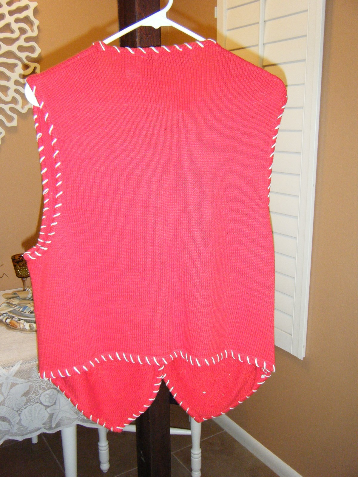 WOMENS CAROLYN TAYLOR RED KNIT VEST WITH BEADED FRONT SIZE LARGE image 2