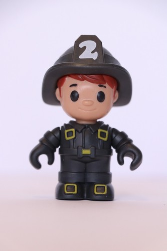 Figurine d'occasion Fisher Price Little People pompier #2 jouet pompier Mattel 2,5 - Photo 2/7
