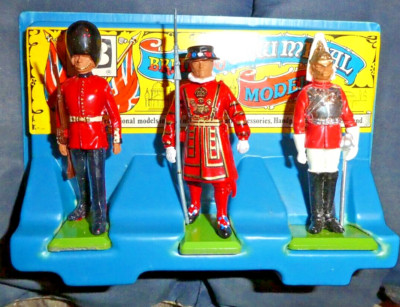 VTG NIP BRITAIN'S LTD NEW METAL MODELS QUEEN'S GUARD TOY SOLIDERS SET OF 3