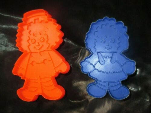 Vintage RAGGEDY ANN And ANDY Plastic COOKIE CUTTERS - 1970's - Picture 1 of 2