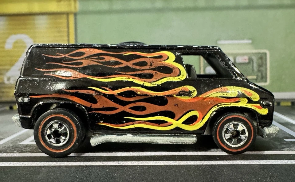 Hot Wheels 1975 Super Van Black With Flames Vintage Redline Metal Base - Image 4 of 4