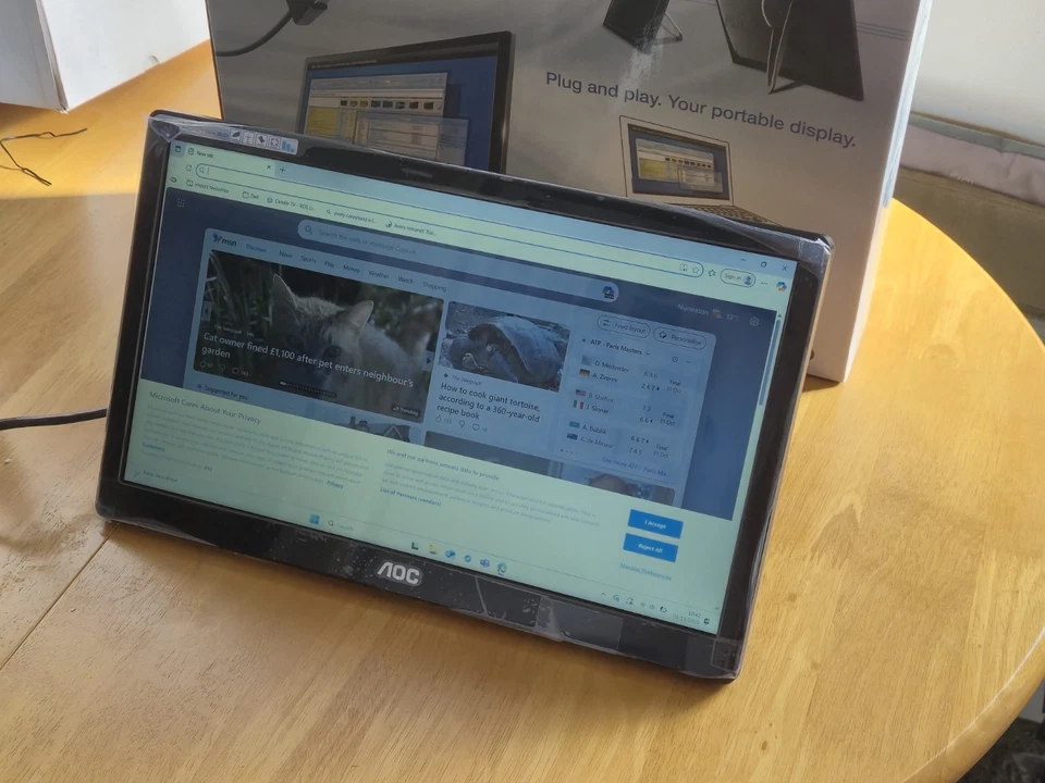 New AOC Portable Monitor E1659FWU 15.6” USB 3.0 LED (156LM00005) With carry Bag - Image 2 of 4