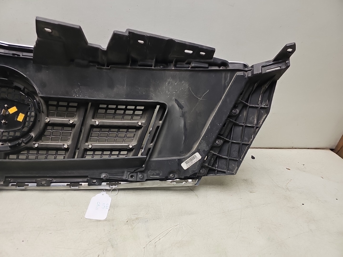 2013 - 2016 Cadillac XTS Front Grill Grille Chrome Molding OEM 