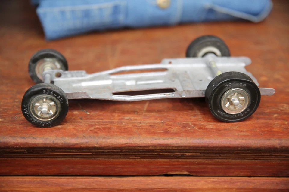 WEN MAC 1957 CHEVY DRAGSTER GAS POWERED TETHER CAR Vintage CHASSIS PART ONLY - Image 2 of 4