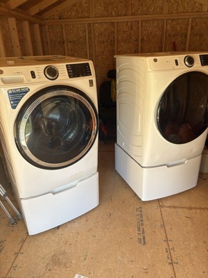 GE UltraFresh Vent System Front-Load Washer & Dryer Set White Freestanding