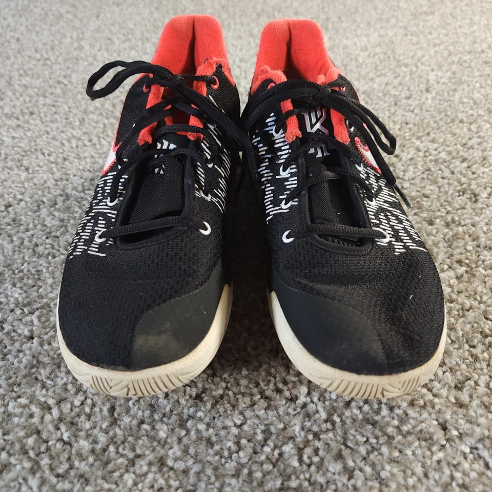 Nike Kyrie Flytrap 2 Hombres 7.5 Zapatos de Baloncesto Tenis 'Bred' AO4436-008 Foto 2 de 4