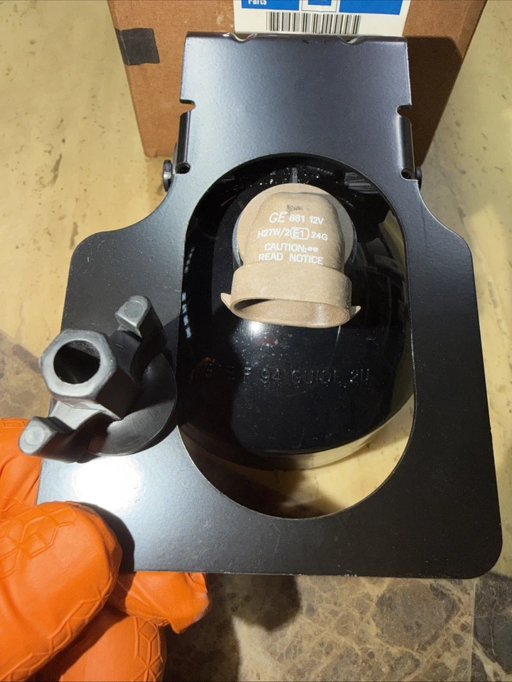 NOS GM Pontiac Trans Sport/ Trans AM Sport Fog lamp 1994-96 5977499 - Image 2 of 4