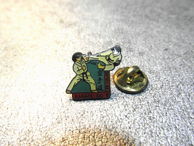 PINS PIN'S - JUDO - CLUB  PAS DE CALAIS - KARATE - DOJO - VILLE - SPORT - COMBAT