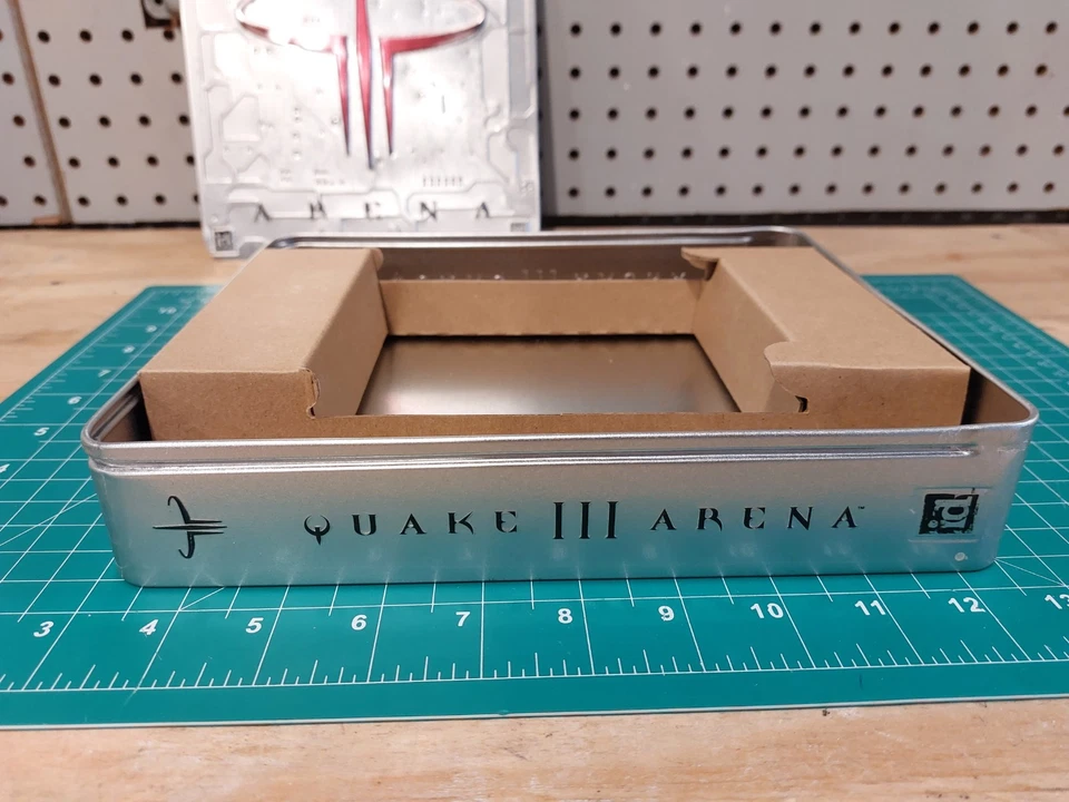 Quake III (3) Arena Big Box Metalldose komplett PC - Bild 4 von 4