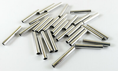 30 edle Röhrchen Tubes aus silberfarbenem Metall (87/1)