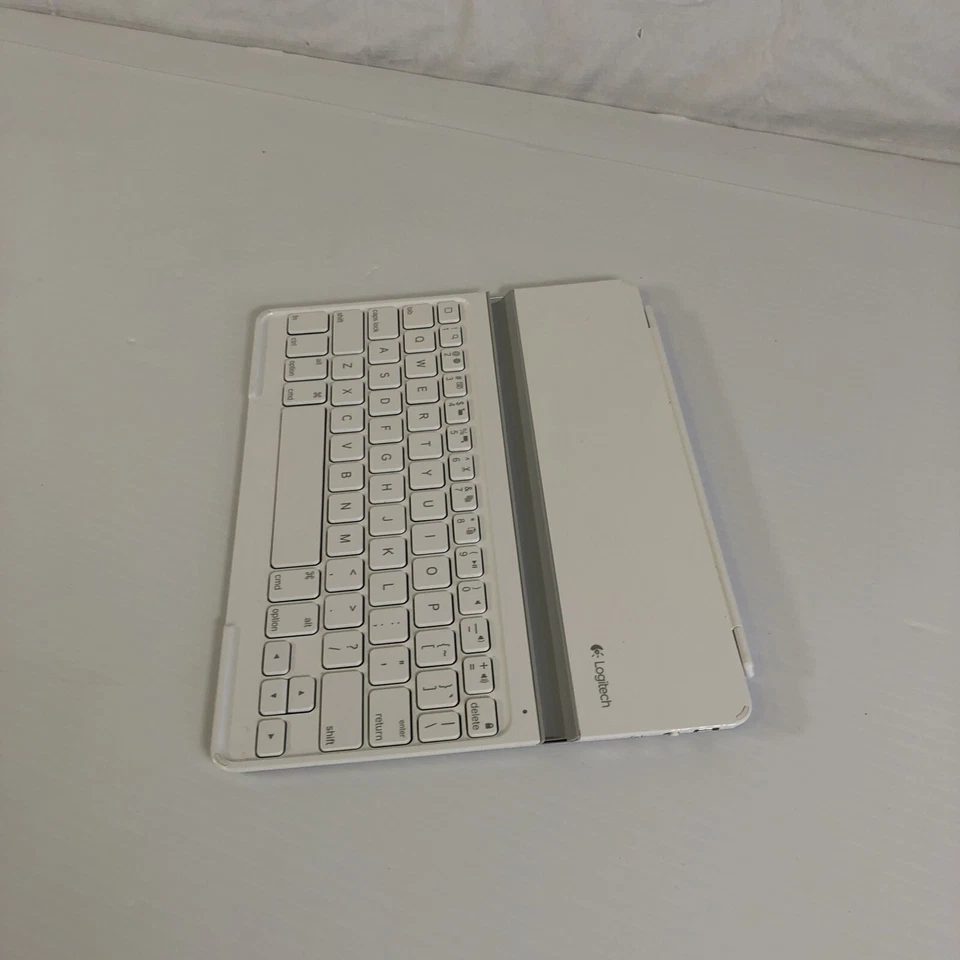 Logitech Wireless Ultrathin Keyboard Folio Case iPad Mini 1, 2 & 3 Carbon Black - Image 2 of 4