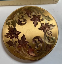 VINTAGE UNKOWN COMPACT GOLD TONE LEAVES W14