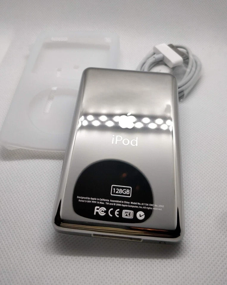 Apple iPod Classic - 5th gen, white (refurb, 3000mah battery, Wolfson DAC) - Image 4 of 4