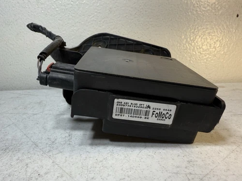 2013 - 2016 Lincoln MKZ OEM Left Side Blind Sensor Control Module DP5T-14D599-BE - Picture 4 of 4