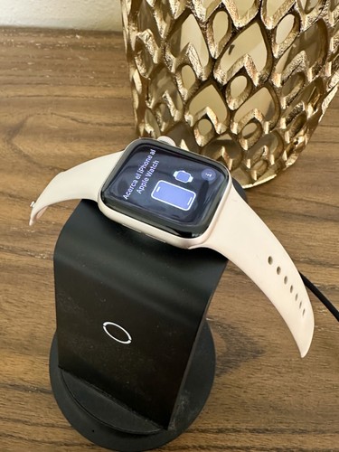 Apple Watch Series SE 2nd Generation 40mm (GPS + Cellular) Aluminum Case - Great - Photo 3 sur 11