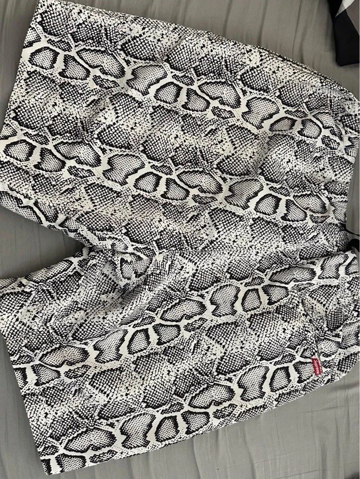rare short ceinturé homme S/S 2012 Supreme peau de serpent 36