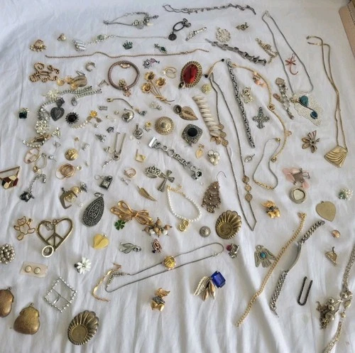 Huge Vintage Costume Jewelry Craft Lot 100+ Pieces 2.5 lbs Crafters Estate Mixed
