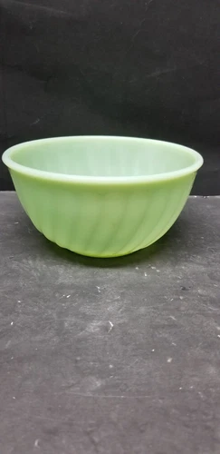 FIRE KING JADEITE GREEN GLASS SWIRLED MIXING BOWL 7"