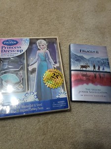elsa magnetic doll