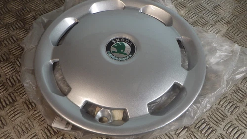 Skoda wheel trim 15" genuine new 1U060447C - Picture 1 of 4