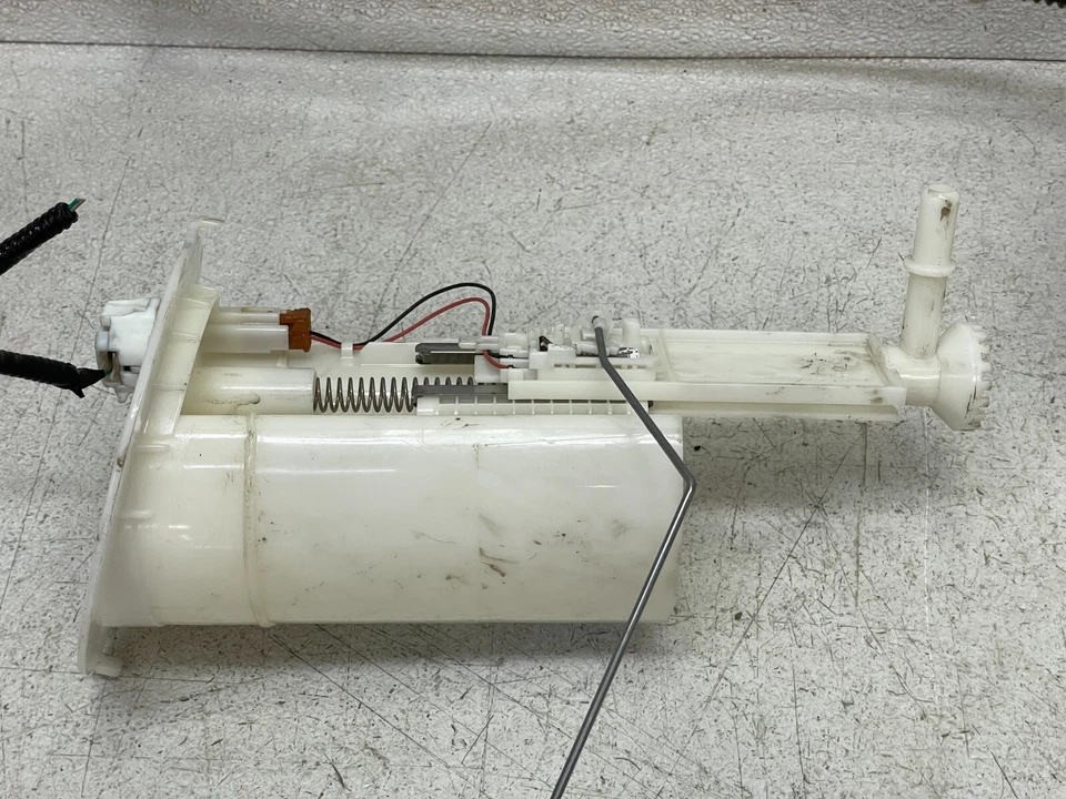 Unidad de envío de bomba de combustible tanque de gasolina 14 15 16 Lexus IS350 IS250 1439 OEM Foto 3 de 4