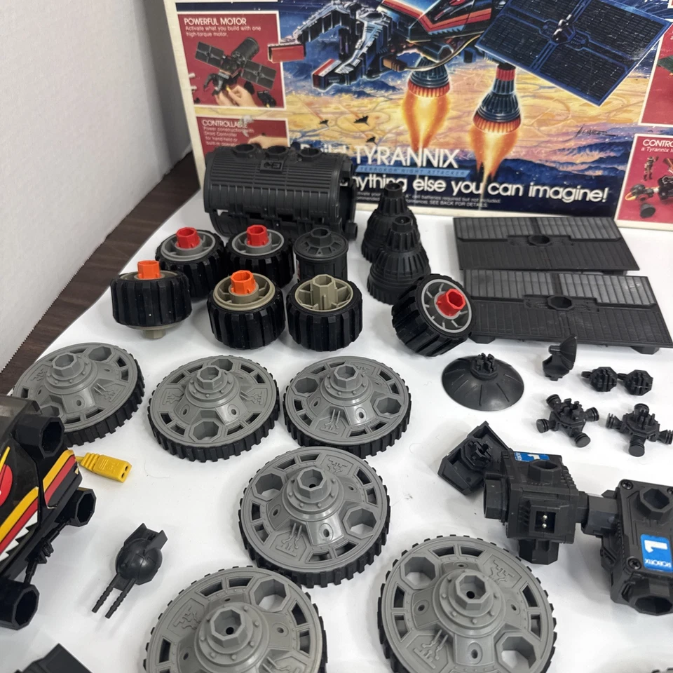 Lote EDIFICIO ROBOTIX. R-2000 R-1500 R-1100 TYRANNIX R-1000 Foto 2 de 4