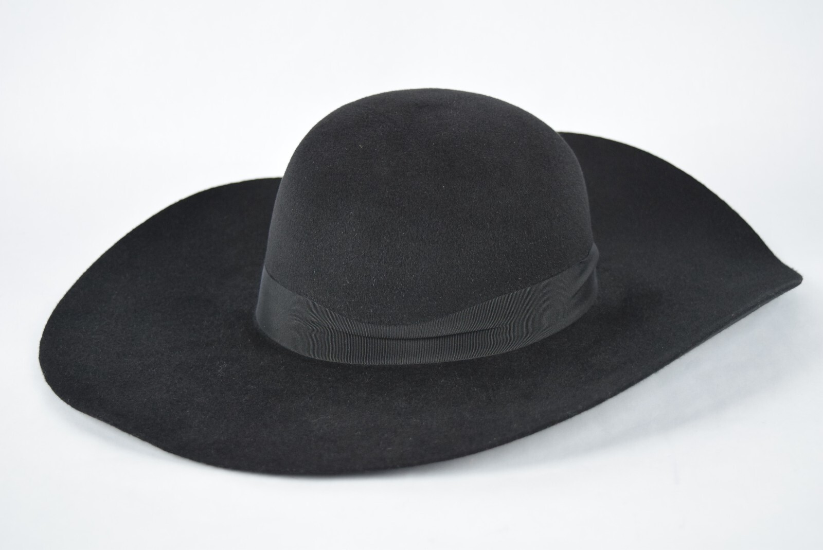 Nuovo con etichette! Autentico cappello asimmetrico YSL Saint Laurent in feltro nero taglia 57 LOGO