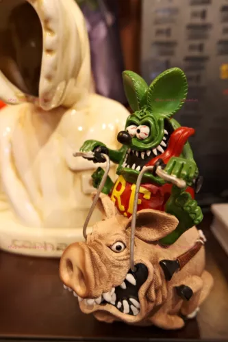 Rat Fink Resin Figurine - Riding Pig Design, Vintage Toy, Trendy Collectible - Picture 7 of 10