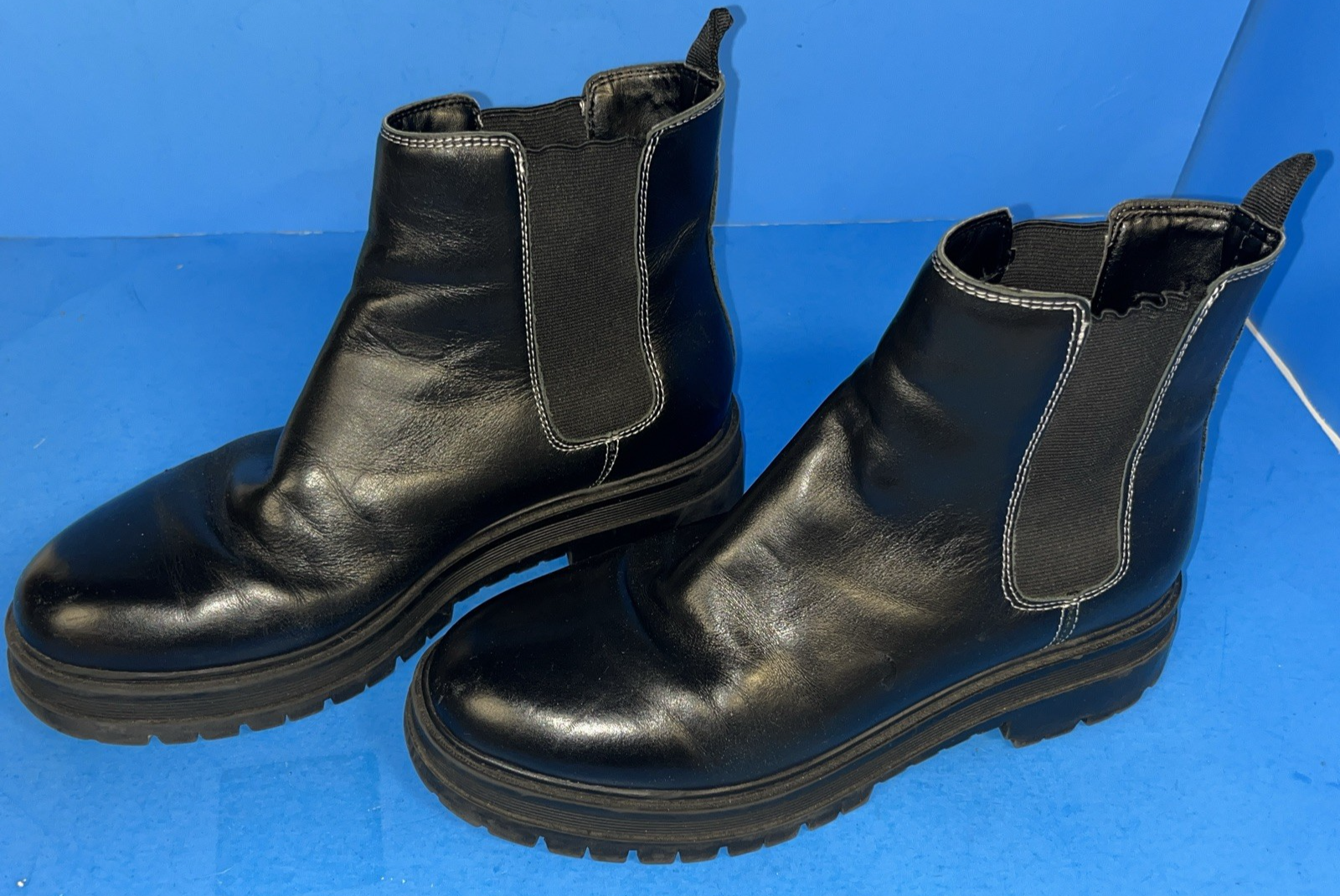 SAOLA Stivali Chelsea Marc Fisher donna Pirro in pelle nera con suola a strappo 9M