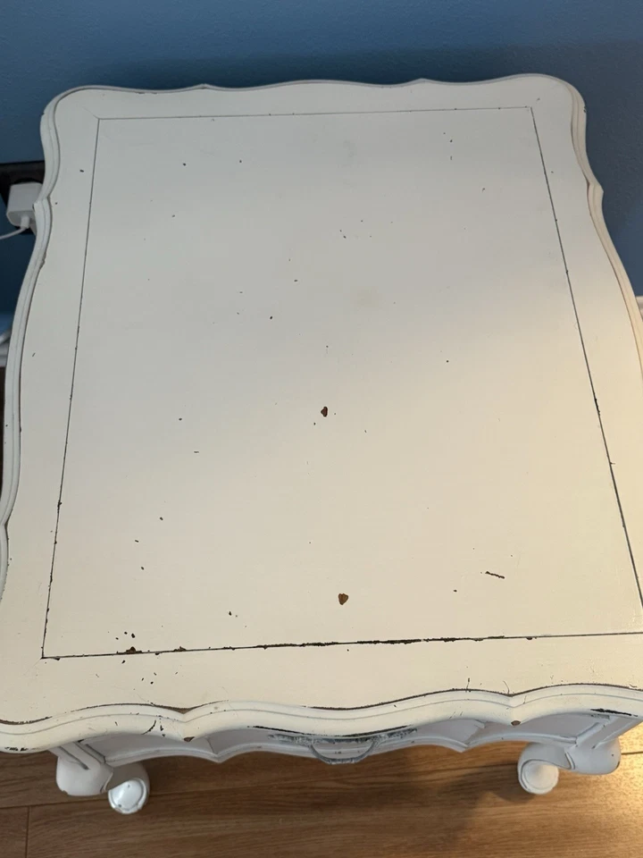 Mesita de noche vintage de madera maciza blanca Shabby Chic lateral para dormitorio profunda Foto 2 de 4