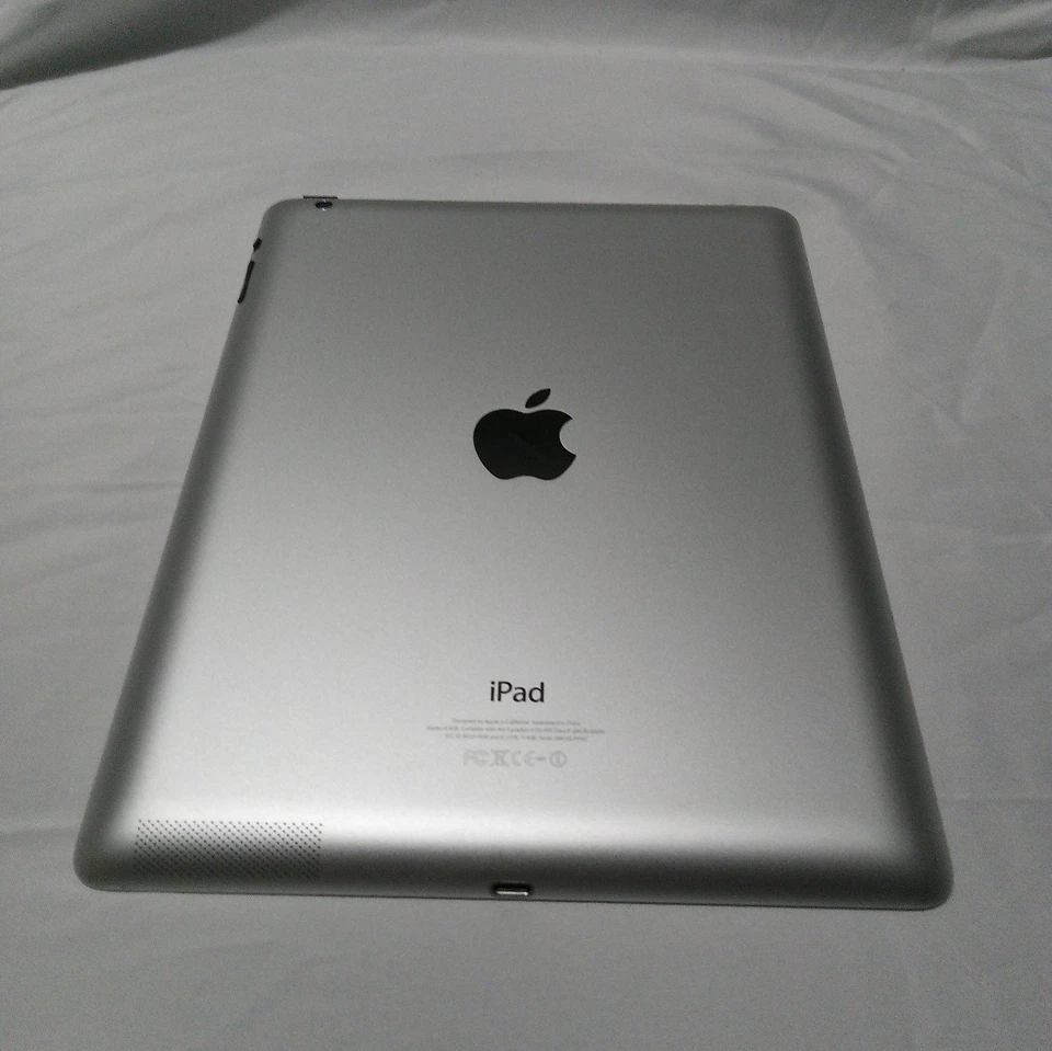 Apple iPad 4th Generation - White - Image 2 of 4