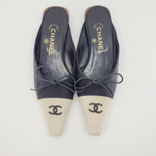 CHANEL Vintage Flat Mules 37.5 US 7.5 Pointed Toe Black Cream Fabric CC Logo Y2K