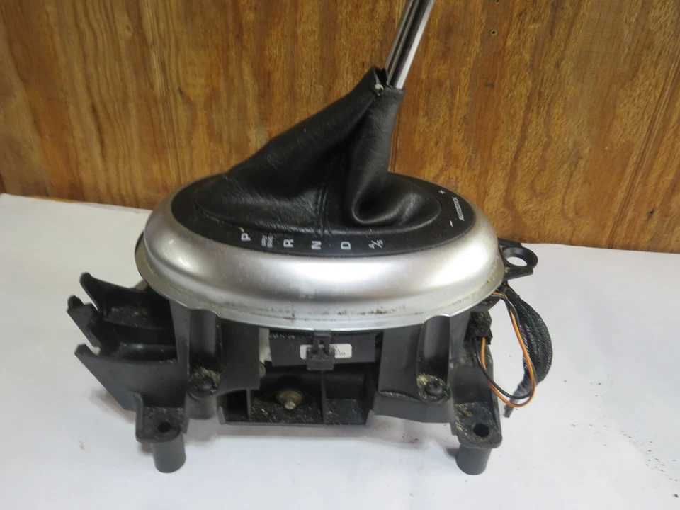 05 CHRYSLER PT CRUISER AUTOMATIC FLOOR SHIFTER - Image 2 of 4