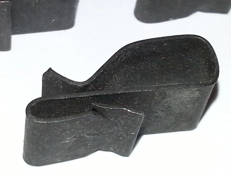 NOS GM Luz de Cabeza Lámpara Trasera Motor Tablero Cableado Arnés Abrazaderas Abrazaderas Clips 5 piezas C Foto 2 de 4