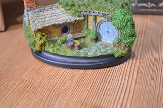 WETA 35 Bagshot Row in exceptional order this little depiction is perfect for co